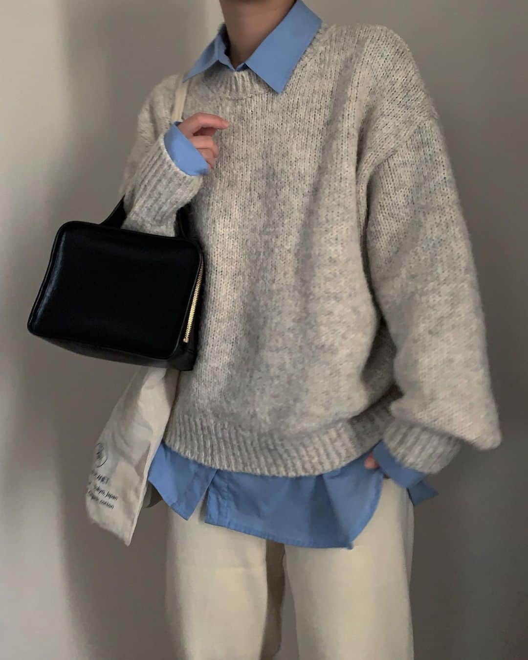 micha_n1213のインスタグラム：「. 1枚でもレイヤードでもかわいい万能ニット @ungrid_official  シンプルだけど袖のボリューム感や ニットの丈感が絶妙♡ お気に入りすぎて今日もこのニット着てた🥳  今日ZOZOTOWNでクーポン出てるよん♡  #ungrid_staffsnap  #Ungrid #PR」