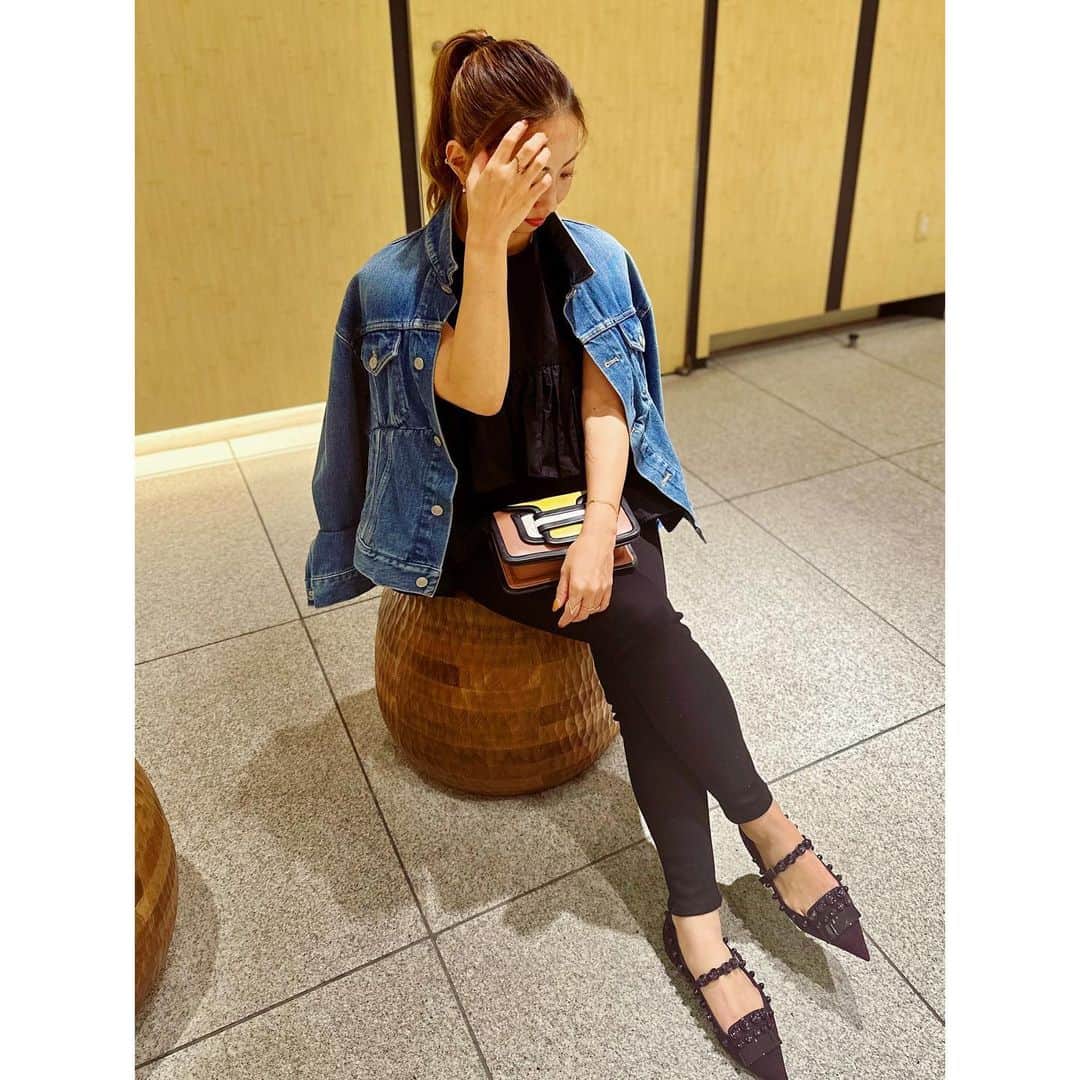 栗原佐知子のインスタグラム：「✴︎ フラットシューズはよーく見ると… . こんな感じ😈✨笑 . . #outfit #fashion #ootd #coordinate #instafashion #balenciaga #yanuk #sergiorossi #pierrehardy #コーディネート #コーデ #今日のコーデ #ファッション #秋コーデ」