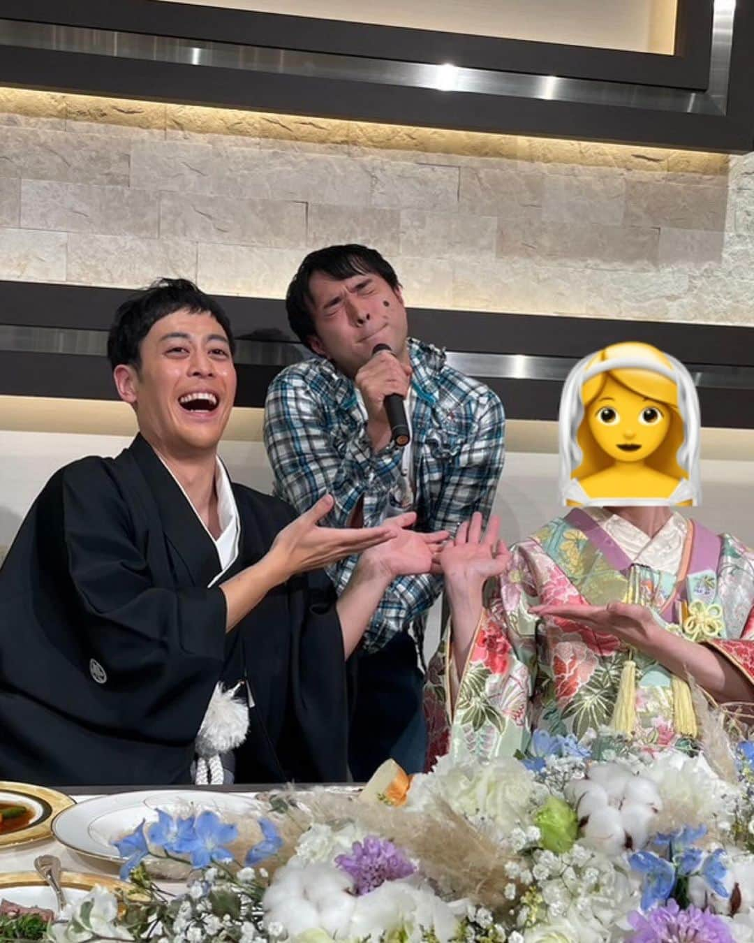 都留拓也さんのインスタグラム写真 - (都留拓也Instagram)「2023/11/12 たくさんの家族や友人に見守られながら、結婚式を挙げることができました！！めちゃくちゃ泣いてしまいました！！山本の乾杯の挨拶は最高で、途中ミスチルの桜井さんも来てくれました！！中座で尾身を呼んで、尾身に泣かされました。びっくりした。 これからも2人で幸せな家庭を築いていきます！！」11月12日 20時55分 - tsu_ru_rururu666