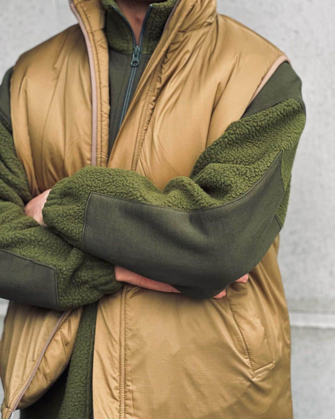 BEAMS+のインスタグラム：「・ BEAMS PLUS RECOMMEND.  ＜BEAMS PLUS＞  MIL PUFF VEST .  The Beams Plus Military Puff Vest is made of Komatsu Matere nylon ripstop. Its matte texture and water-repellent features are attractive. It also features the use of a padding with high heat-retaining power. It is an item that works well for both inner and outer wear.  -------------------------------------  ビームスプラスのミリタリーパフベストは、小松マテーレのナイロンリップストップを採用。マットな質感と撥水性のある機能が魅力的。また、保温力の高い中綿を使用している所も特徴的。インナーにもアウターにも活躍する一品です。  #beams #beamsplus #beamsplusharajuku   #mensfashion #militaryfashion」