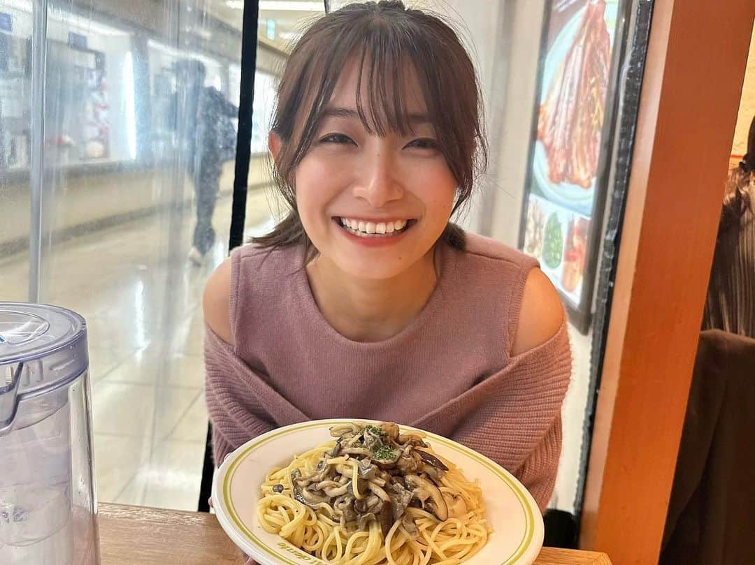 益田恵梨菜のインスタグラム：「. パスタは基本キノコ系頼んじゃう🤤 でもたまに食べるカルボナーラもたまらんよねぇ . #って書いてたら #カルボナーラ食べたくなってきた #笑」