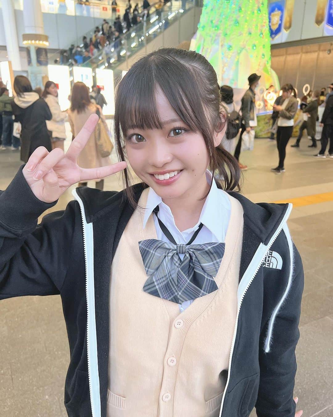 杉井美咲のインスタグラム：「もう冬だね〜⛄️ 冬休みが待ち遠しいー🤍 ・ ・ #jk #sjk #jk2 #jkブランド #jkの素敵な思い出 #07 #杉井美咲 #女子高生ミスコン #高一ミスコン」