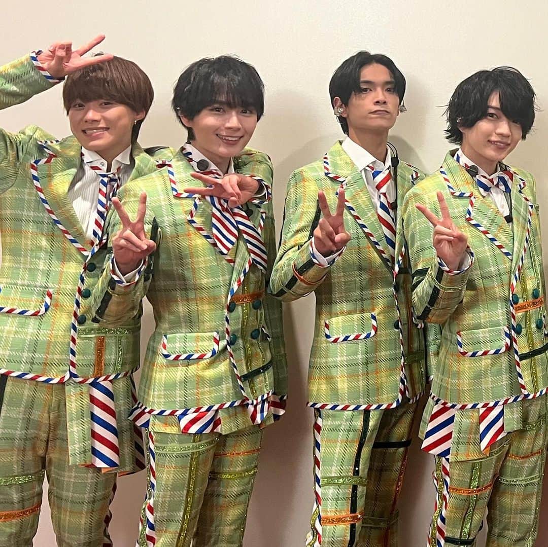 なにわ男子のインスタグラム：「⁡ 📢CDデビュー&なにわグラム開設2周年🩵  ⁡ ↓メンバーからメッセージ💌↓  ⁡  なにふぁむ〜😆😆😆😆😆😆😆 みんなのおかげで２周年迎えることができたよー！！！！！ いつもありがと🥰🥰🥰  これからも７人で 幸せと笑顔を詰めた、どデカいプレゼント送るから受け取ってね笑😚  よろしくだぜーーーー✌️  ⁡ by 和也(リーダー)  ⁡  なにわ男子デビュー2周年✌🏻  みんなおめでとう!!  そしてありがとう🫶🏻  ⁡ これからもなにふぁむとの関係が  たくさんの愛で溢れますように👦🏻💭  大好きだよ！  ⁡ by 流星  ⁡  2周年、なにふぁむもなにわ男子もおめでとう みんなのおかげで2歳になれました ありがとうございます そしてこれからもよろしくお願いします⁡  ⁡ by 恭平  ⁡  なにわ男子デビュー2周年!!!!!!! ありがとうございます☺️  皆さんと共にデビュー3年目も歩めるように精一杯、頑張ります！  これからもよろしくお願い致します！ 末永く。  ⁡ by だいちゃん  ⁡  #なにわ男子デビュー2周年 #なにわグラム2周年 #なにわ男子 #naniwadanshi #なにわグラム」