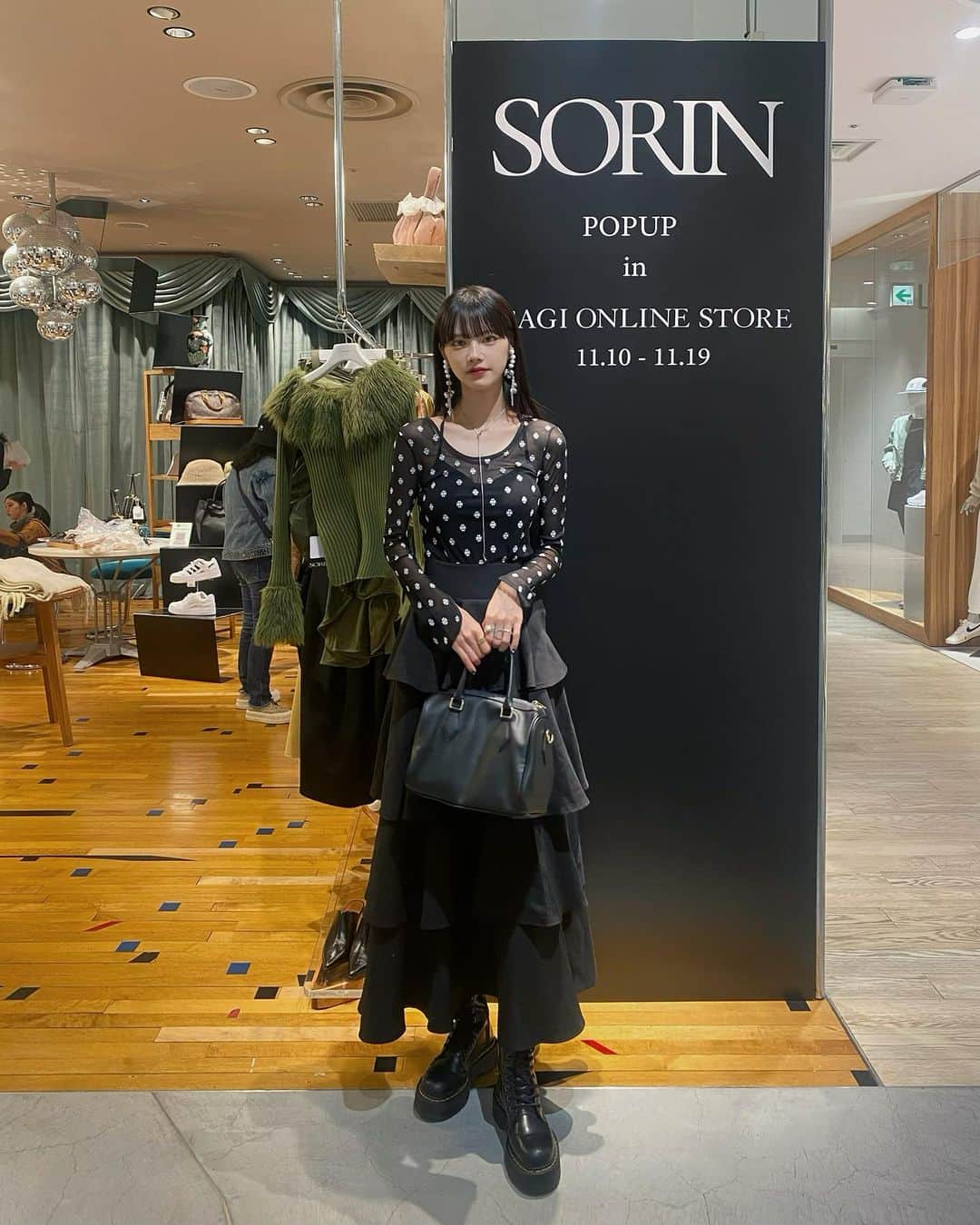 のインスタグラム：「@sorin__official のPOPUPが関西に初上陸🖤  やっと関西でも見られる日がきてうれしい🙂  私好みのお洋服ばかりで幸せ空間だった🎀♡ このトップスもsorinの!  11月19日まで 📍USAGIONLINE心斎橋PARCO店  #SORINstyle #sorin #USAGIONLINE」