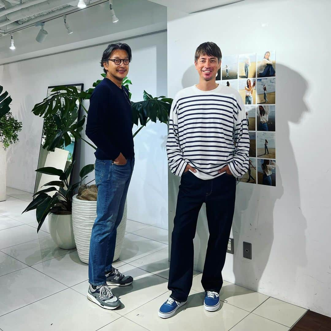 加藤章太郎のインスタグラム：「. YANUK 2024 SS 展示会 👖に行きました！ @yanuk_official  @3ikwmk9  ⁡ 前回オーダーしたPHILIP2が気に入り過ぎて、少し薄めの色の同じモデルをオーダーしました。 ⁡ 会場では太郎に @tarodekeyzer バッタリ会えました🤓  #yanuk #denim #jeans #fashion  #ヤヌーク #ヤヌークデニム #2024ss  ⁡」