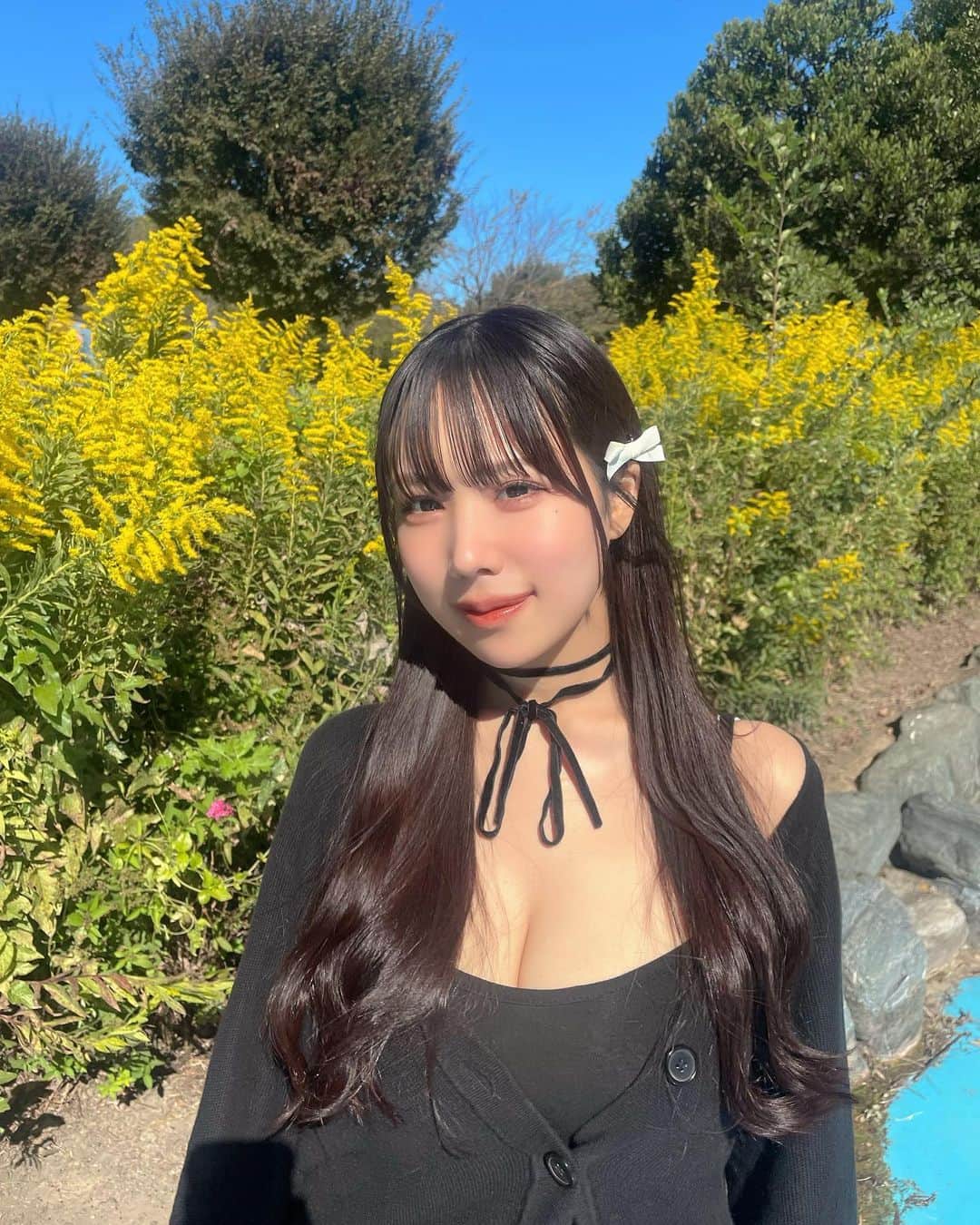 桃木兎羽のインスタグラム：「💛🌼🧡 ・ ・ びっくりすぎるぐらい天気が良かった日🫶 眩しすぎて心で「きゃー！眩しい眩しい！目が開かないー！」って叫んでます🤫♡」