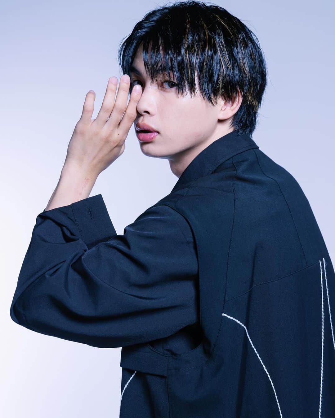 草川直弥のインスタグラム：「☻ リリイベレイクタウンありがと  今日は「You are」の衣装だったよー  そしてアザーカットだよ  みんな寒くなって来たし長かったからゆっくり休んでね☺️ #ONENONLY#ワンエン#NAOYA」