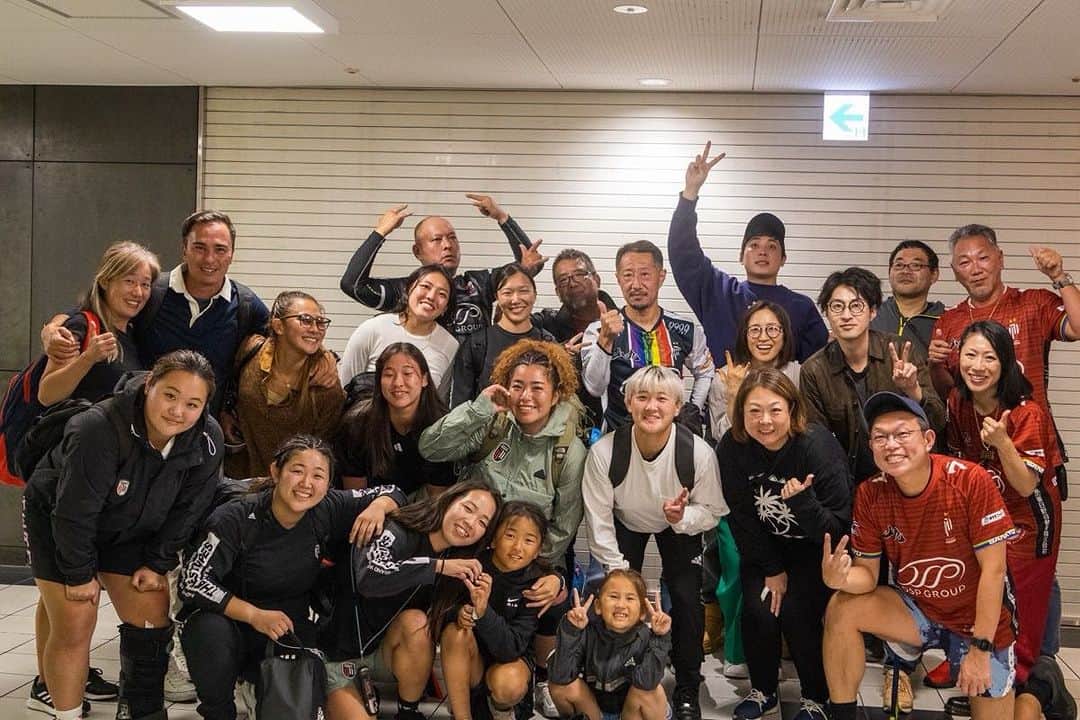 東京フェニックス・ラグビークラブのインスタグラム：「アフターマッチファンクションズwithFANS🙌🏼 を先週の試合の後に行いました！  今回はいつも　#渋谷フェニックスタッチ　に参加していただいてる皆様方と✨  良い夜でした🍻🥟  #東京山九フェニックス #女子ラグビー #ラグビー #ラグビー女子 #女子アスリート」