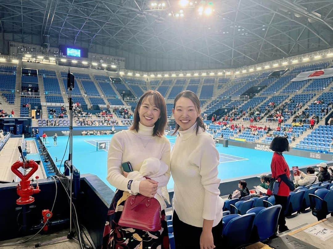 美濃越舞のインスタグラム：「偶然会った希ちゃん🤍 @nozomi_fujioka   タートルネック族😂  #テニス #tennis #テニスウエア #网球 #테니스 #テニス女子 #テニスイベント #テニスコーデ#テニスクリニック #千葉県 #柏 #船橋 #wilson #ウイルソン #ウイルソンテニス #テニスコート」