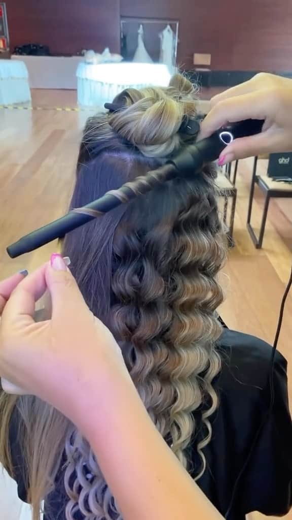 ghd hairのインスタグラム：「This Singles’ Day we’re giving you more than your ex ever did, with up to 20% off thin wand and MORE at ghdhair.com😉」