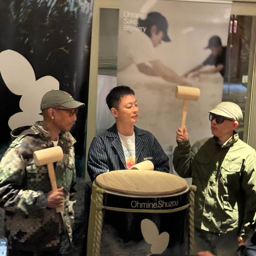 KAWSONEのインスタグラム：「Congratulations @pharrell & @nigo !! Great night at @naminori.nyc celebrating @ohminejp 1st place win in the Junmai Daiginjo catagory!」