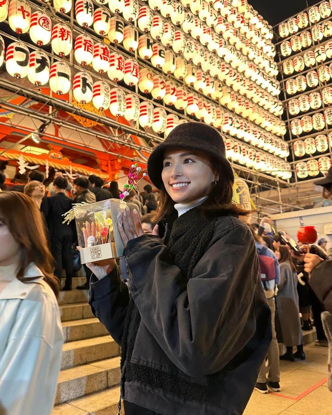 くるみのインスタグラム：「酉の市🏮初めての熊手だから小さいやつにした🥰 どんどん大きくするんだ‼️‼️🔥」