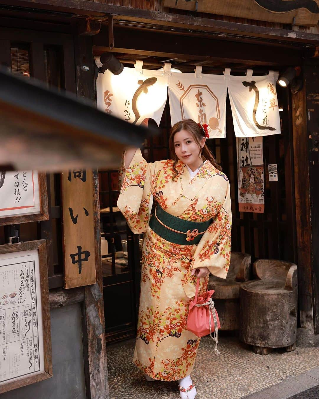 永井マリアさんのインスタグラム写真 - (永井マリアInstagram)「今日は、フェイちゃんと和服デートしてきたよ🌺🥺 二人の写真は、後日載せます😍  いろんな所で写真撮ってもらいました💕 カメラマンは、@isomurahama さん📸 着物は、　@yae_asakusa_kimono さんで借りたよ😊  紅葉柄の秋っぽいデザインの着物にしたんだけど、どうかなー？？🥺  I went to Asakusa with @fay198978 today!😍 Do you like this Kimono?👘💕  📸　@isomurahama  👘　@yae_asakusa_kimono   #kimono #asakusa #asakusatemple #asakusatokyo #tokyo  #travel #travelphotography #浅草」11月12日 21時18分 - nagaimariaa