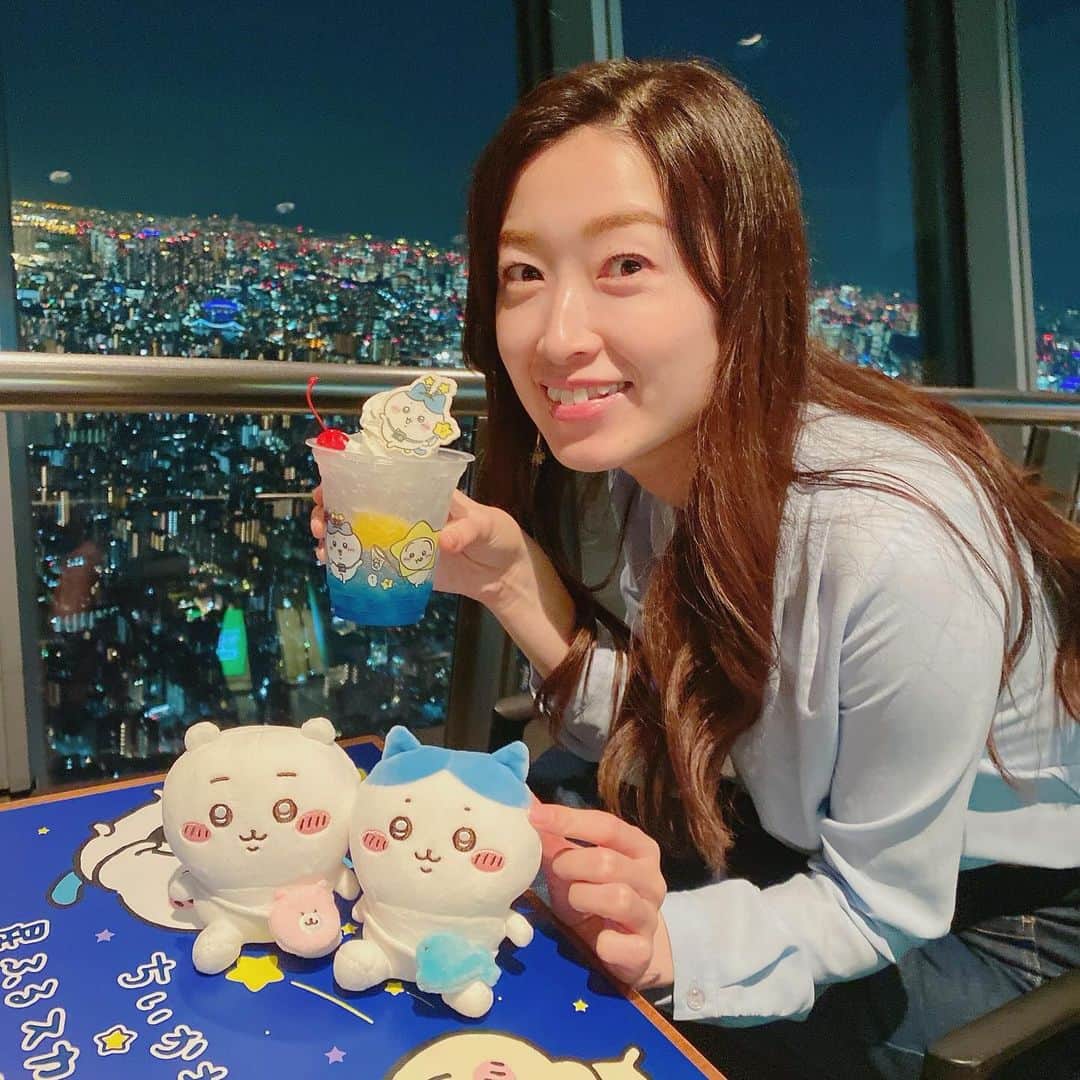 木谷有里のインスタグラム：「☆彡 ちいかわ星ふるスカイツリーカフェ⭐️ 星ふるドリンク　ハチワレ💙  #ちいかわ #ちいかわ星ふるスカイツリー #スカイツリー　#コラボカフェ」