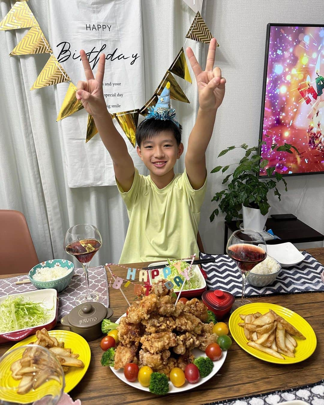 山内智恵さんのインスタグラム写真 - (山内智恵Instagram)「むねくん12歳になりました🥳 いつも見守ってくださり感謝です❗️  コメントやメッセージも 励みになってます✨ 今後ともどうぞ宜しくお願いします😌  #お誕生日おめでとう #お誕生日ケーキ  #サーティワンケーキアイス  #アイスケーキ #デコアイスケーキ  #からあげ大好き  ママのプライベートアカウント @chieyamauchi」11月12日 21時26分 - chie_yamauchi