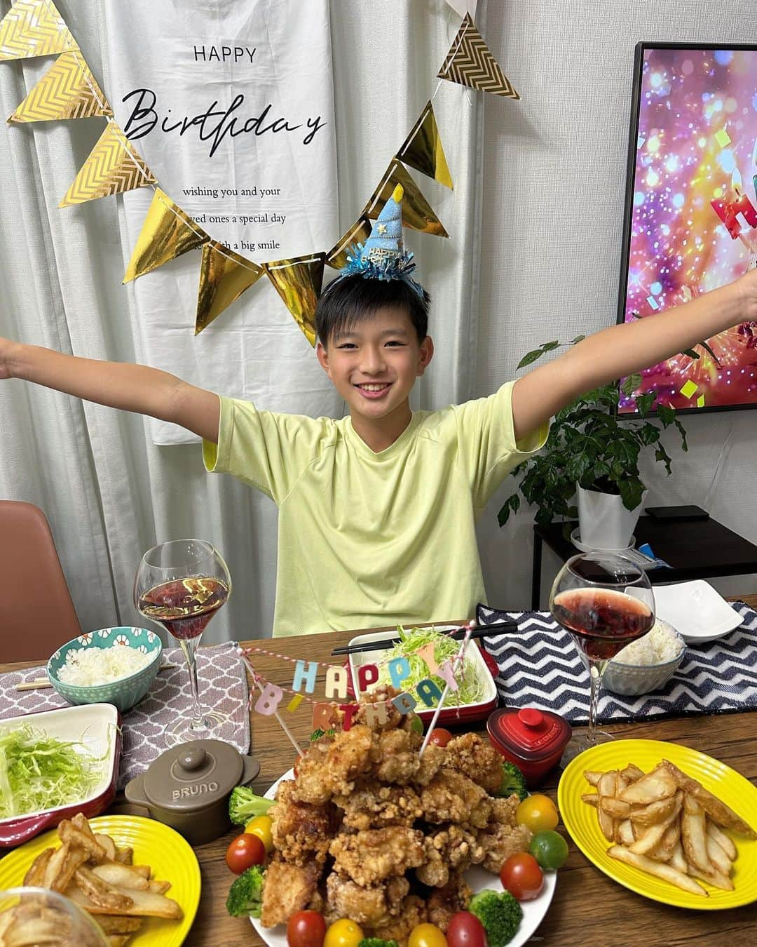 山内智恵さんのインスタグラム写真 - (山内智恵Instagram)「むねくん12歳になりました🥳 いつも見守ってくださり感謝です❗️  コメントやメッセージも 励みになってます✨ 今後ともどうぞ宜しくお願いします😌  #お誕生日おめでとう #お誕生日ケーキ  #サーティワンケーキアイス  #アイスケーキ #デコアイスケーキ  #からあげ大好き  ママのプライベートアカウント @chieyamauchi」11月12日 21時26分 - chie_yamauchi