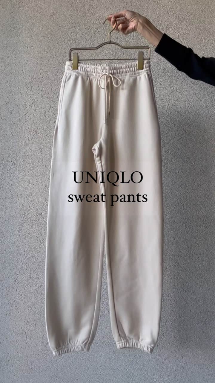 akko3839のインスタグラム：「UNIQLOのスエパンとSYSORUSの ニットブルゾンで休日コーデ ⁡ 淡いカラーの組み合わせで 大人カジュアルに🤍 ⁡ パンツは程よい緩さがいい感じでした👍🏻 ⁡ ⁡ pants、tank top @uniqlo knit blouson、bag @sysorus.select necklace @tiffanyandco pumps @jimmychoo ⁡ ⁡ #コーデ#ユニクロ#ユニクロ購入品#アラフィー#アラフィーコーデ#sysorus#シソラス」