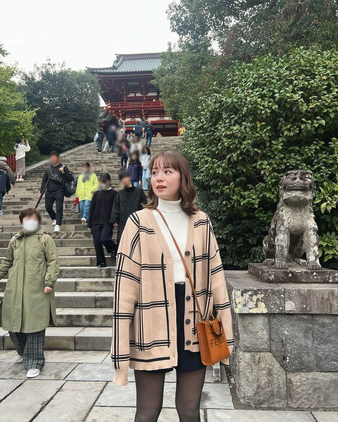 黒田真友香さんのインスタグラム写真 - (黒田真友香Instagram)「お寿司食べて 鶴岡八幡宮行って 鎌倉のまめやでお豆爆買いして カフェして帰った1日🚗💨💨  いきなり寒くなりすぎて服装間違えた😱  リップは　@hanadoki_official マリーゴールド🌼」11月12日 21時28分 - kurodamayukaxx