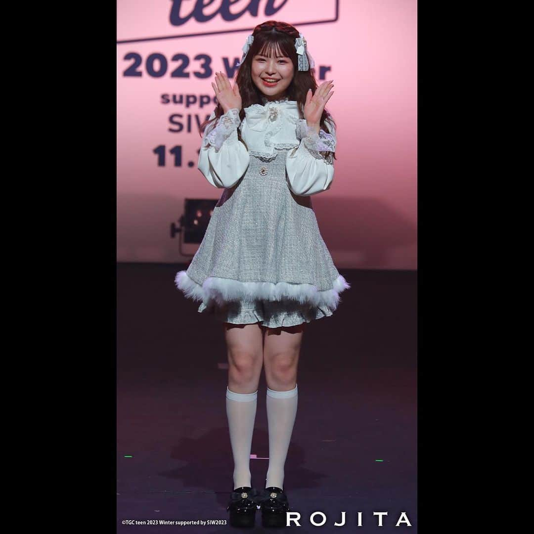 東京ガールズコレクションさんのインスタグラム写真 - (東京ガールズコレクションInstagram)「【TGC teen Winter 2023】ROJITAの全ルック公開!!!  TGC公式YouTubeにてステージムービーも公開💕  #ROJITA / @rojita_official #古澤里紗 / @fuuuuu_ri #丸山真亜弥 / @maaya_maruyama_official #金子みゆ / @kaneko_miyu0813 #わたげ / @_wata.a #さくら / @sakura_0808_ #樋口こなつ / @konatsu_0805 #緩苺 / @yy0904._ #折田涼夏 / @ryoka_0720  ***************** 『TGC teen 2023 Winter supported by SIW2023』  ●日時 2023年11月12日（日） 開場14:00 開演15:00 終演19:30（予定） ●会場 LINE CUBE SHIBUYA  #TGCteen #TGC #東京ガールズコレクション #fashion #event #ootd #coordinate #model #Japan #イベント」11月12日 21時29分 - tgc_staff