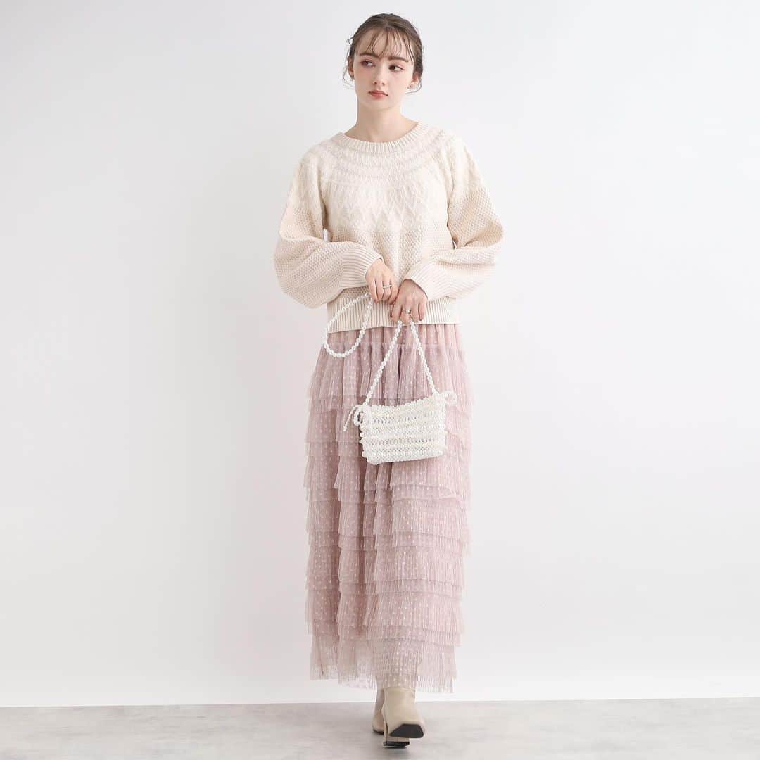のインスタグラム：「KNIT KNIT KNIT ⁡ ˗˗˗˗˗˗˗˗˗˗˗˗˗˗˗˗˗˗˗˗˗˗˗˗˗˗˗˗˗˗˗˗˗˗˗˗˗˗˗˗˗˗˗˗˗˗˗˗˗˗˗˗˗˗˗˗˗˗˗˗˗˗ ⁡ 前後2WAYで着られる求心柄ニット。 パールボタンがきれい見えするポイント♪ ⁡ 🏷️508-17043 ¥5,500 【前後2WAY着用可能】フェザーカーディガン ⁡ ⁡ ⁡ オンラインサイトは プロフィールTOPリンクよりご覧ください🔗 → @couturebrooch_official  ⁡ ˗˗˗˗˗˗˗˗˗˗˗˗˗˗˗˗˗˗˗˗˗˗˗˗˗˗˗˗˗˗˗˗˗˗˗˗˗˗˗˗˗˗˗˗˗˗˗˗˗˗˗˗˗˗˗˗˗˗˗˗˗˗˗˗˗˗˗˗˗ #couturebrooch #クチュールブローチ #2023winter  #高見え #プチプラ #フェミニン #冬 #winter #冬コーデ  #ニット #ニットコーデ #冬ニット #ニットトップス #求心柄ニット」