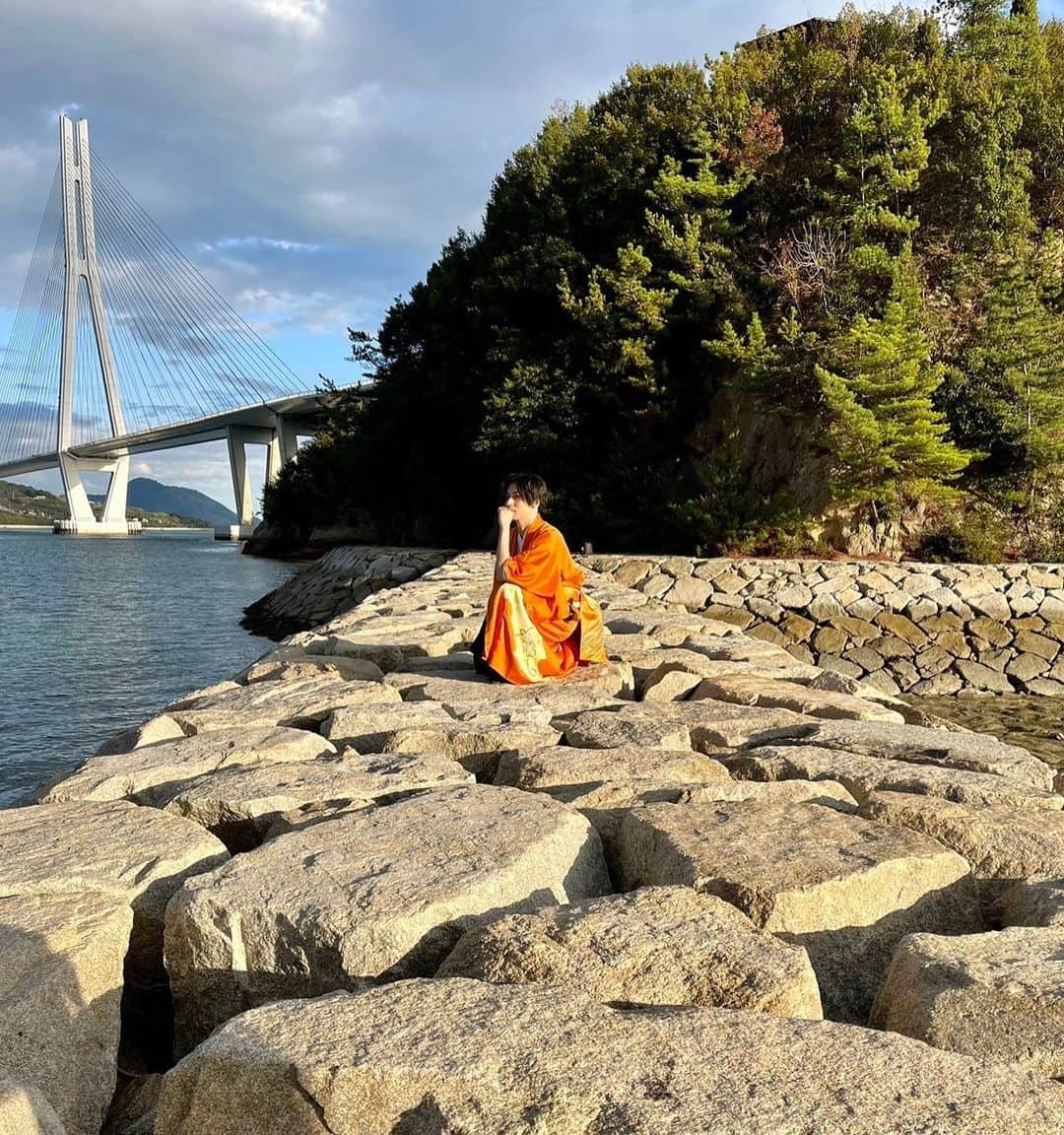 染谷俊之のインスタグラム：「朗読劇『源平刀剣七夜譚』☆ ご視聴下さったみなさん、 遠くから、また寒い中ご来場下さったみなさん、 誠にありがとうございました✨ 本編中は頑張って震え抑えたんですけど、 アフタートークはもうガッタガタしてすみません(´･ω･`)笑 体を温かくして、風邪をひかないようお気を付けください☆ 素敵な機会をありがとうございました！！ 今治タオルめっちゃ頂きました✨✨」