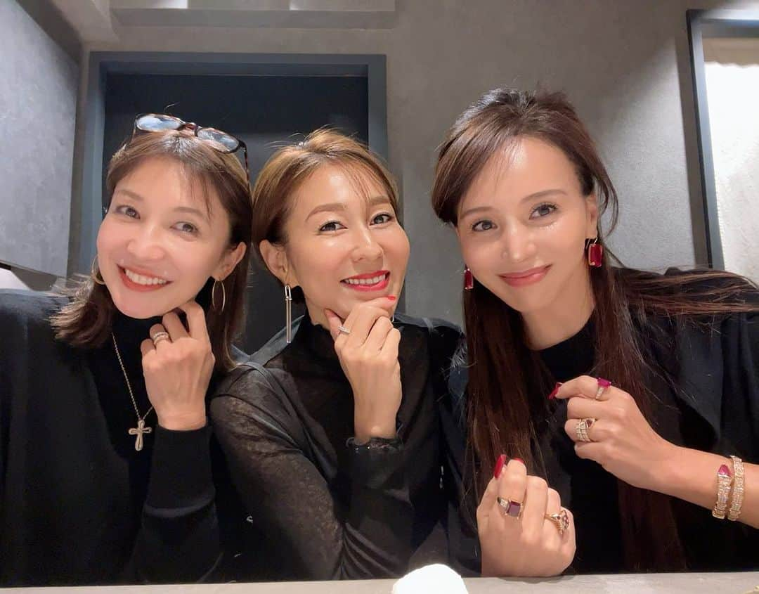 麻美さんのインスタグラム写真 - (麻美Instagram)「@sushimu_roppongi  . すし会🍣 ． 大親友と楽しいひととき❤️ ． @misadaisy  @nanas_door  . #女子会 #すし会 #すし無 #六本木」11月12日 21時39分 - mami0s