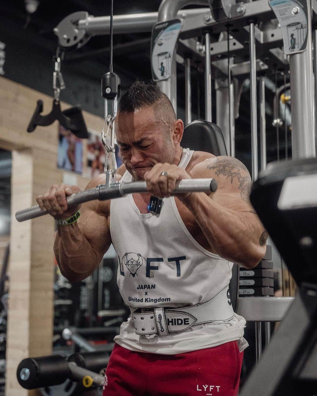 Kanekin Fitnessさんのインスタグラム写真 - (Kanekin FitnessInstagram)「Day 3.  Everything here in the US is just bigger…which is perfect cause I’m here to grow! Went through a crazy arm workout with @hideyamagishi  段々こっちの気候に慣れてきた。 そして今日は腕トレ！ 取り敢えず腕が動かなくなるまで追い込んだ。  Outfit by @lyft.official @powerhousegymlasvegas」11月12日 12時40分 - kanekinfitness