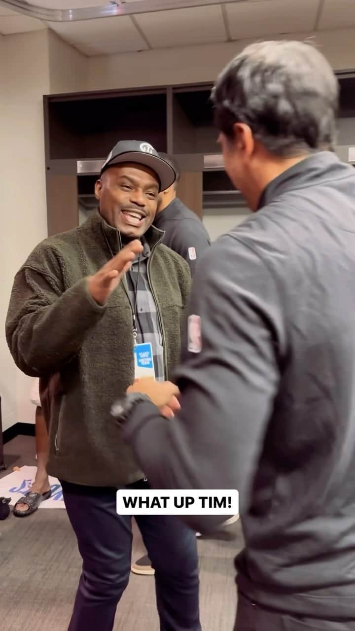 Miami HEATのインスタグラム：「When a Hall of Famer drops by the locker room after a W >>>」