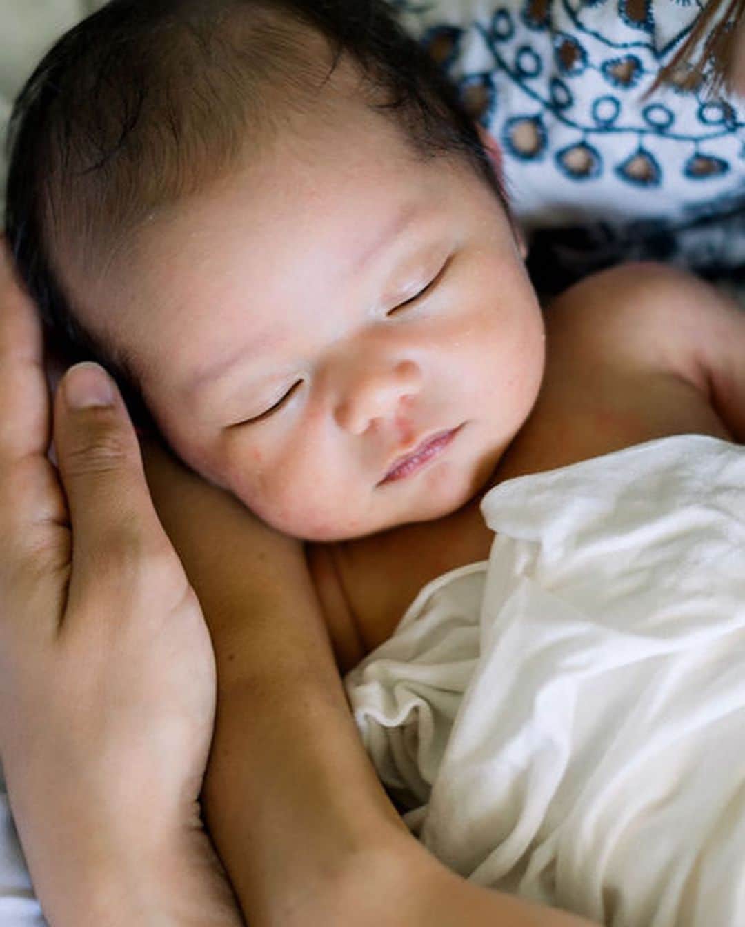 鮎河ナオミさんのインスタグラム写真 - (鮎河ナオミInstagram)「My little sunshine💛  #babysunny #newborn #newbornphotography #8days #8daysold」11月12日 12時46分 - naomiayukawa
