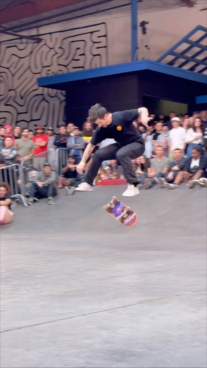 The Berricsのインスタグラム：「@chriscobracole vs @nick_bolts just went down! 🙌 Tune into the BATB 13 Finals Night Livestream on The Berrics YouTube to watch the next Semi-Final battle going down NOW! 📺 #skateboardingisfun #berrics #batb13」