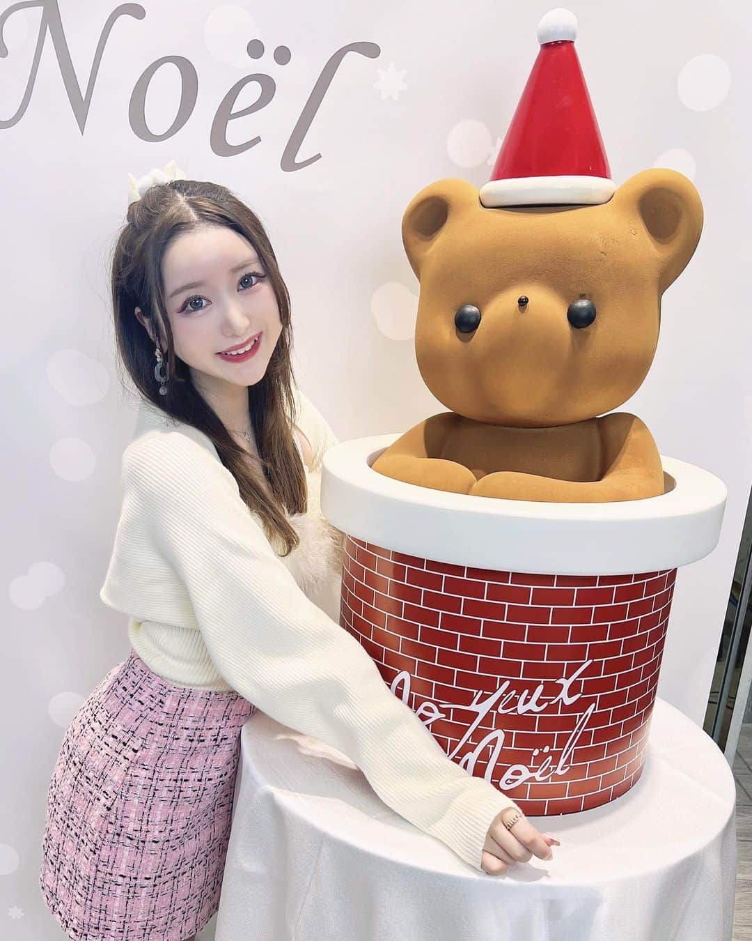 あいにゃんのインスタグラム：「ルワンジュ東京のクリスマススイーツコレクションに🧸🍰❤️  ︎︎ ︎︎︎ ︎︎︎ ︎  今年も沢山の種類のくまちゃんのケーキ可愛すぎて…… これでクリスマスパーティーしたいすぎるな？🥹🤍 * * #ルワンジュ東京ルミュゼ #ルワンジュ東京 #銀座カフェ #銀座 #東京カフェ #カフェ巡り #スイーツ好きな人と繋がりたい #インスタ映えスイーツ #クリスマスケーキ予約 #クリスマスケーキ #クリスマス #くま #くまスイーツ #大理石カフェ #louangetokyo #louangetokyolemusee #sweets #afternoontea #christmas #christmascake #被写体 #キャバ嬢 #コンカフェ #コンカフェ嬢 #サロモ #アイドル  #ポニーテール #lfl #followｍe #いいね」