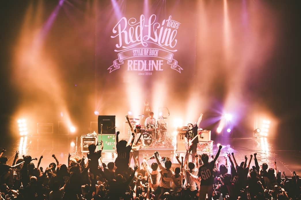 須賀真太郎のインスタグラム：「2023.11.11 at Zepp Osaka Bayside “REDLINE TOUR 2023”  とにかくずっと笑ってた１日でした♪ 良いイベントをありがとう！ 集まったみなさんみんないい顔してました！楽しかったぜよ🔥  📸@naoto_iwabuchi_」