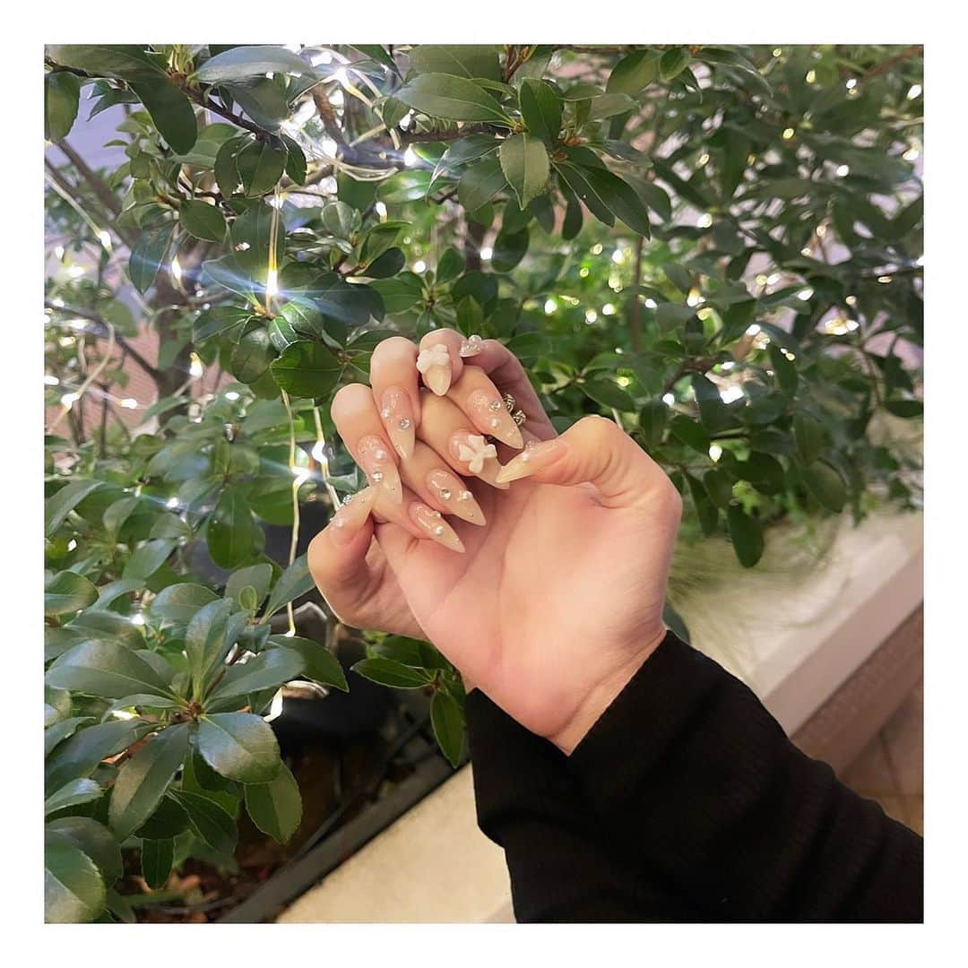 松葉愛海さんのインスタグラム写真 - (松葉愛海Instagram)「今月のネイルはこちら💁🏼🎀  リボンが可愛すぎておかわりしちゃった🥺🩷  #ad #nail」11月12日 13時13分 - aichipo07
