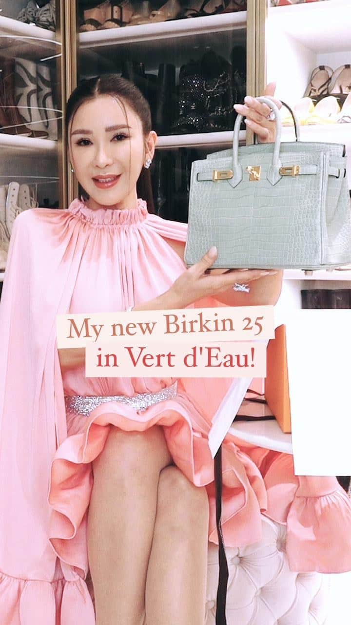 ジェイミー・チュアのインスタグラム：「New video out on my thoughts on the newest addition to the bag house! 😢 Plus, find out what accident happened to Daddy Himalayan now on my YouTube Channel (Link in Bio)」
