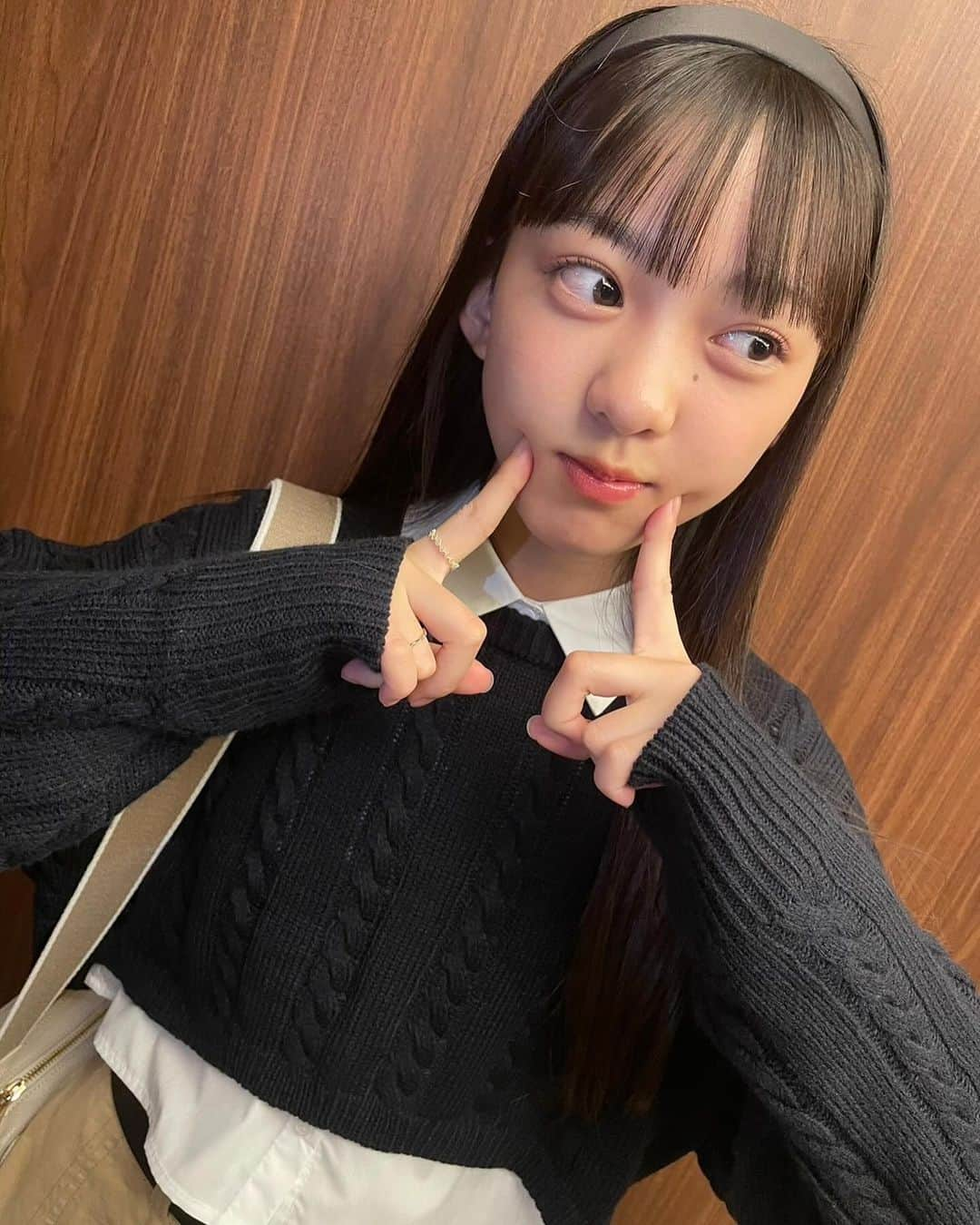 鎌田英怜奈さんのインスタグラム写真 - (鎌田英怜奈Instagram)「🤍 今日はとっても寒いです😖🍃  冬の空気は好きだけど 私はとっても寒がりなので、 早くマフラーと手袋を使いたいです🧶  みなさんは何度くらいになったら 使い始めますか？  #この前のコーデ‎🤍 #鎌田英怜奈」11月12日 13時15分 - k_erena_ta