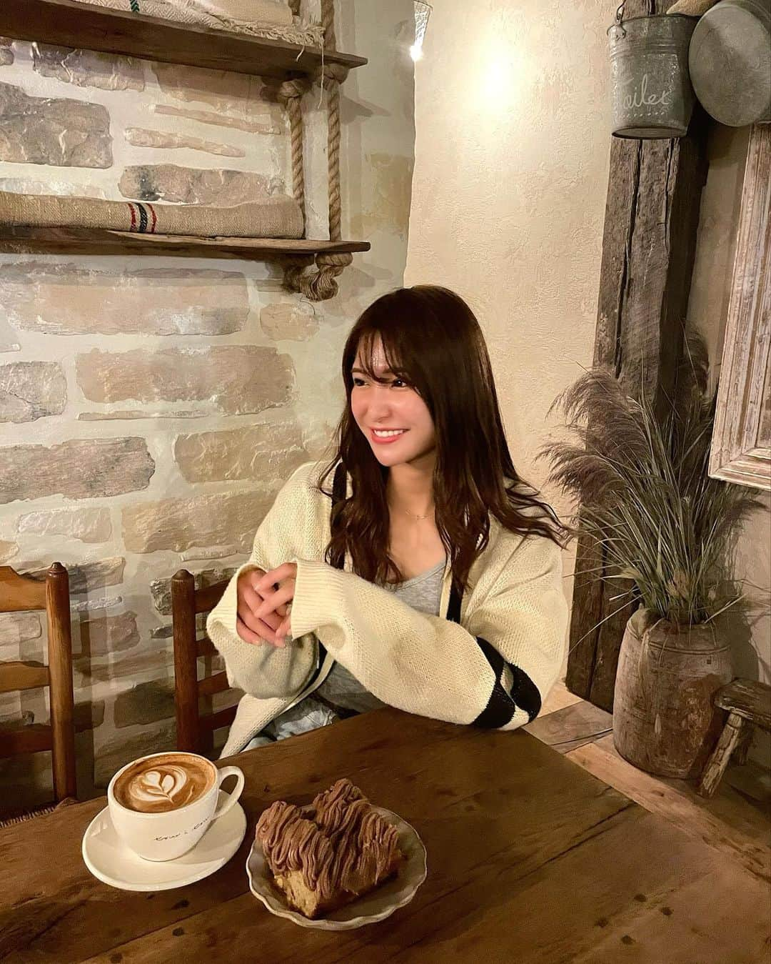 田尻夏樹（なつきんぐ）さんのインスタグラム写真 - (田尻夏樹（なつきんぐ）Instagram)「可愛いカフェにたくさん行って たくさんお話ししたから カジノの時間が少なくなってしまった🥐 　 早く海外でポーカーしたいなー 基本ブラックジャックしてます♣️」11月12日 18時30分 - tajiri_natsuki