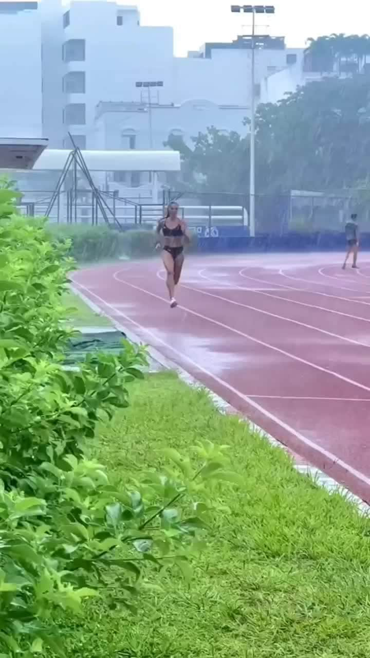 Runningのインスタグラム：「😜What’s your favorite thing to do when it rains?🎋  📸: TikTok @marsha_du_  ( Dm for credit or removal / All rights® are reserved & belong to their respective owners )  🔹🔹  🔰 🎯 Share with a friend​​​​​​​​ 💾 Save​​​​​​​​ 👍Like  🛎 Turn Post Notification On * But Don't forget to follow our page!!  👉 Get gifts by the link attached in the bio ❤️.  Thank you ! 💚  🔸 🔸 🔸  #runninginjury #runninggirl🏃‍♀️ #runningforacause #runninglife #runningworld #runningismylife #runningintherain #runningfervor #runningaddict #runningday🏃 #runningboy #runningman #runningtips #runninggirlsnl #runninggirl #runninglovers #runninggirls #running #runninggirlscolombia #runninglifestyle✌️ #runninggoals #runninginspiration #runninglifestyle #runningismytherapy」