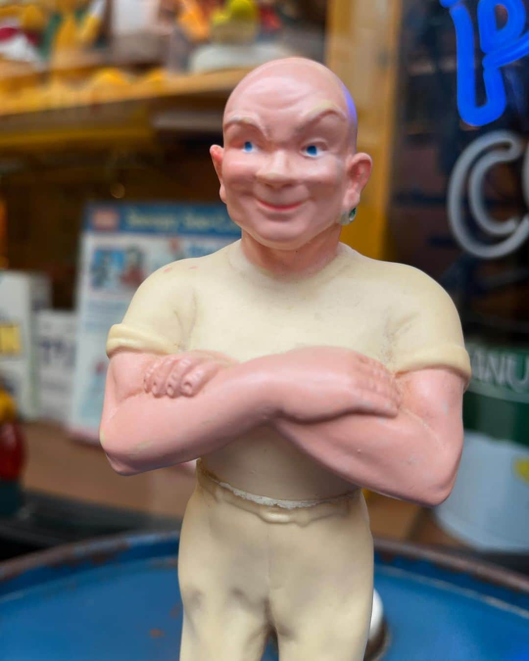 kiarrysのインスタグラム：「1960’s Mr Clean Vinyl Doll Web shop new in. 世代的にストロング金剛さんなんですけど…アメリカじゃ現役メジャーキャラ指パッチン１つでお部屋を綺麗にしちゃうハゲ親父。」