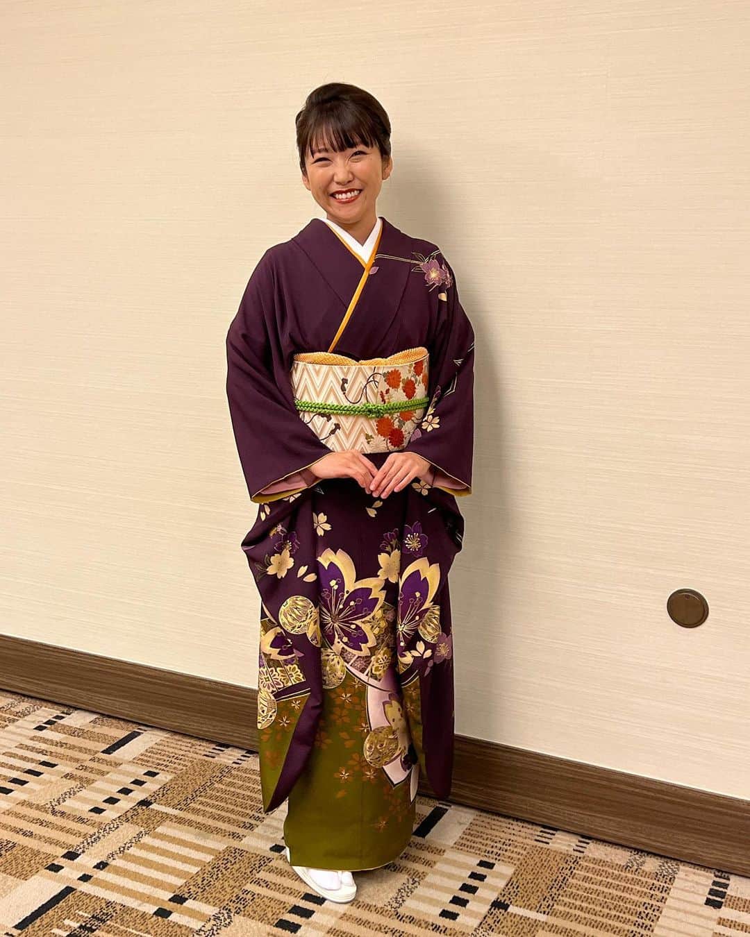 森山愛子のインスタグラム：「着物はいいよなぁ👘  #演歌歌手 #森山愛子 #着物 #instajapan #instajapanese #japanesegirl #kimono #kimonostyle #japanesekimono #japaneseculture #kimonogirl」