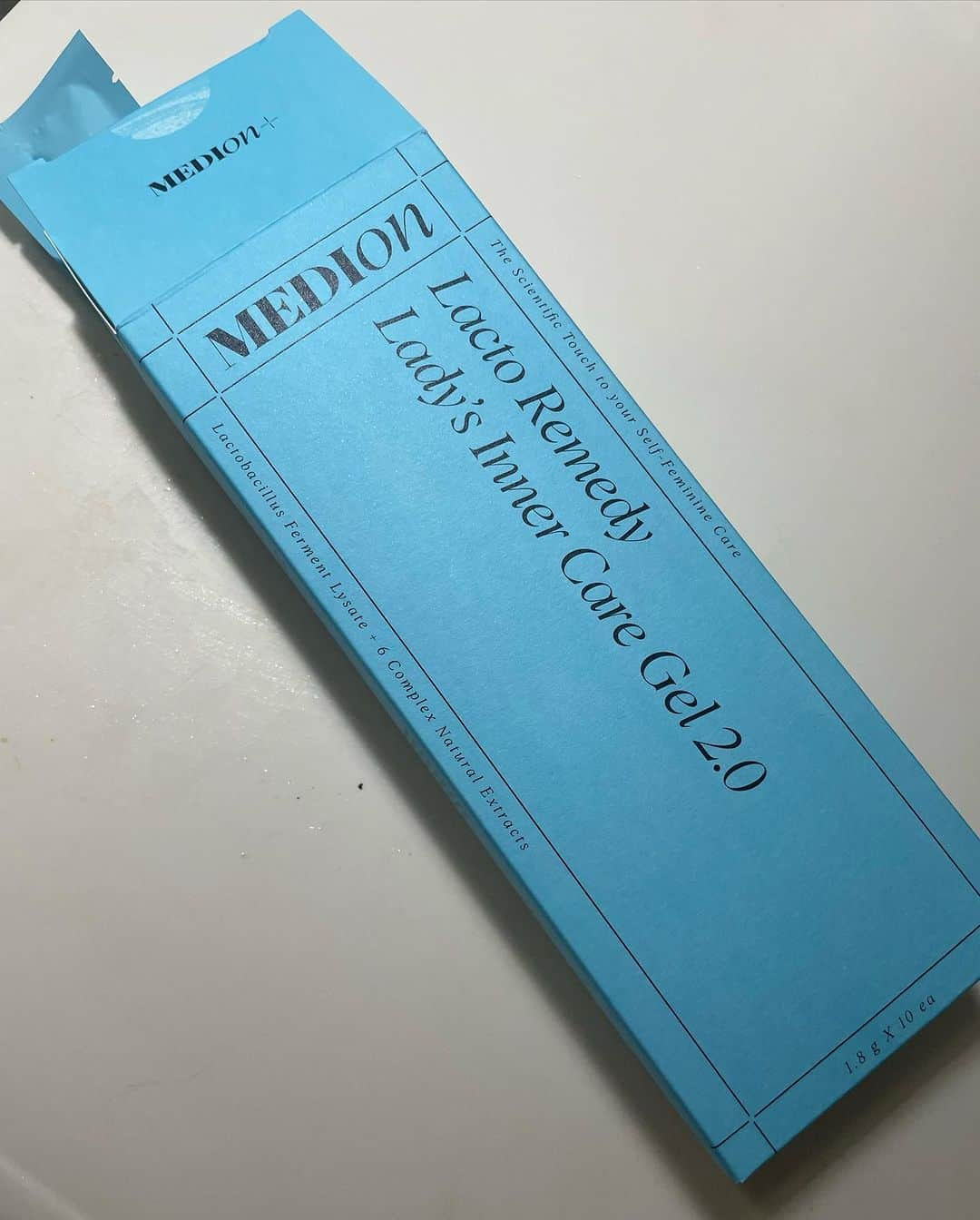 えりぞうさんのインスタグラム写真 - (えりぞうInstagram)「MEDION インナーケアジェル2.0 (Inner Care Gel 2.0)  デリケートゾーンケアのための 挿入型膣用乳酸菌製品。  乳酸菌が減少すると… 弱酸性だったpHバランスが崩れて 有害菌が繁殖しやすい環境になってしまいます。こちらはデリケートゾーン乳酸菌特許成分配合で洗浄とケアを同時にできる優れものです！  ✔️ 病草、緑茶エキスなど植物エキス6種配合 ✔️ カンジダ症の改善 ✔️ かゆみ及び分泌物改善  Yゾーンの痒み、ニオイ、 気持ち悪さでお悩みの方におすすめ！  月経前後や、不快感がある時に サッパリ出来るのがお気に入り。  #PR @medion_jp #メディオン #MEDION #インナーケアジェル2.0 #フェムケア #フェムテック #カンジダ #デリケート  #美容 #美容オタク #美容マニア #美容好きな人と繋がりたい #美容女子 #美容大好き #美肌 #美肌ケア #美肌効果 #美肌になりたい #美肌作り #スキンケア #スキンケアマニア #スキンケア用品 #スキンケア紹介 #スキンケア好きさんと繋がりたい #スキンケアオタク #コスメ #コスメマニア #コスメ紹介 #コスメ好きさんと繋がりたい #コスメ」11月12日 13時34分 - erizo0012