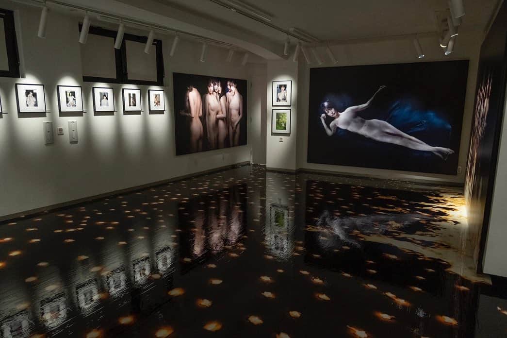 葵つかささんのインスタグラム写真 - (葵つかさInstagram)「西田幸樹×エイトマン写真展  <8woman> 3年の終幕。  本日最終日です🙏🏻」11月12日 13時46分 - _aoi.tsukasa_