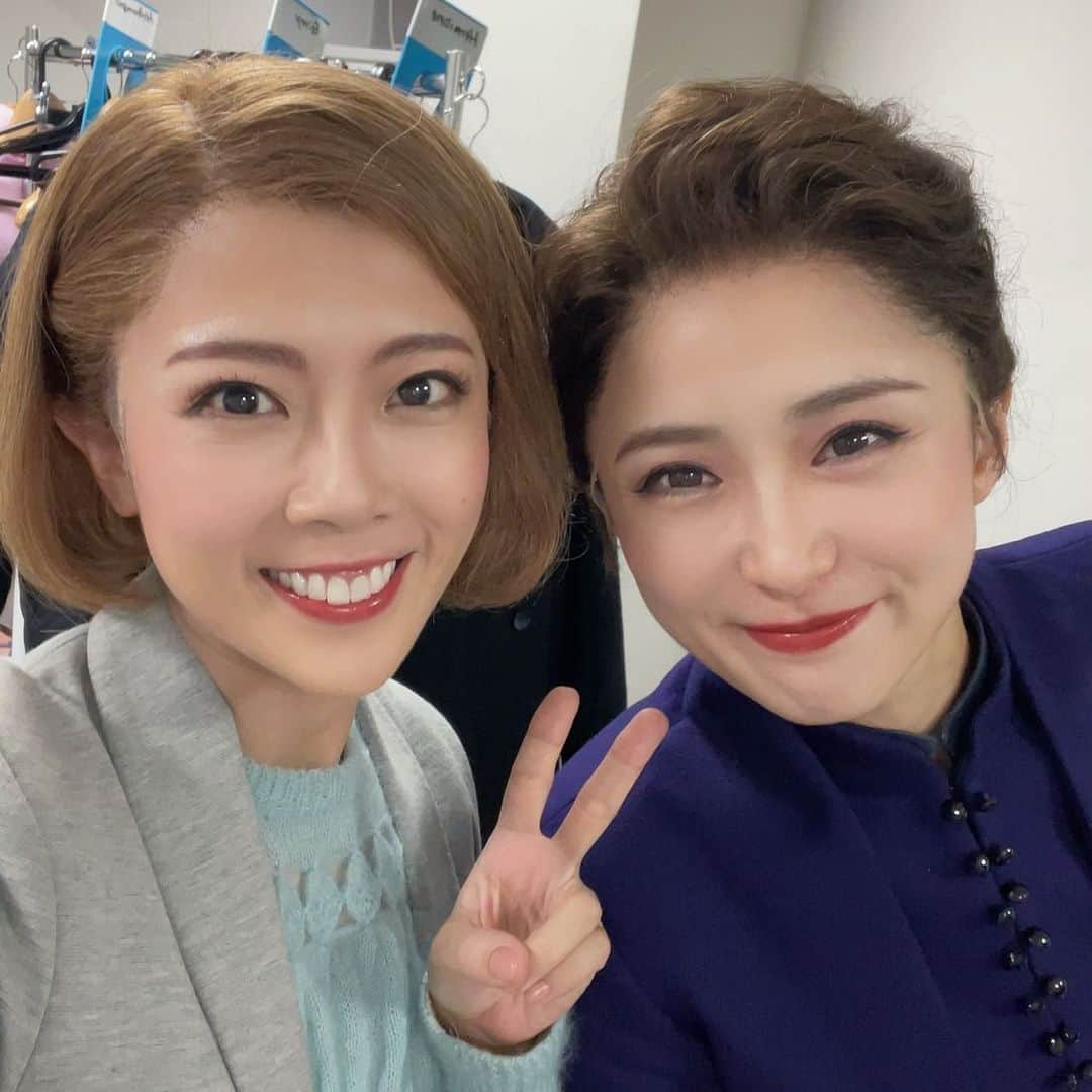 笹本玲奈さんのインスタグラム写真 - (笹本玲奈Instagram)「Ginny @miho_ohwada & Hermione🪄 みほちんとは出会って13年、人生の色んな事の相談にのってもらっている友人でありママ友で、本当ジニーとハーマイオニーな関係なのです🫶  開幕してからハリー関連の全く写真載せていないので、俳優友達から『最近なにしてるの？』とよく言われます。 わたくし今、舞台ハリーポッターでハーマイオニー役、ロングラン出演中です🪄🪄🪄🪄🪄🪄😂」11月12日 13時51分 - renastagram07