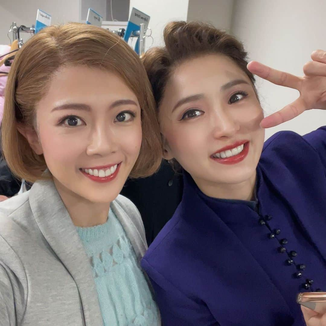 笹本玲奈さんのインスタグラム写真 - (笹本玲奈Instagram)「Ginny @miho_ohwada & Hermione🪄 みほちんとは出会って13年、人生の色んな事の相談にのってもらっている友人でありママ友で、本当ジニーとハーマイオニーな関係なのです🫶  開幕してからハリー関連の全く写真載せていないので、俳優友達から『最近なにしてるの？』とよく言われます。 わたくし今、舞台ハリーポッターでハーマイオニー役、ロングラン出演中です🪄🪄🪄🪄🪄🪄😂」11月12日 13時51分 - renastagram07