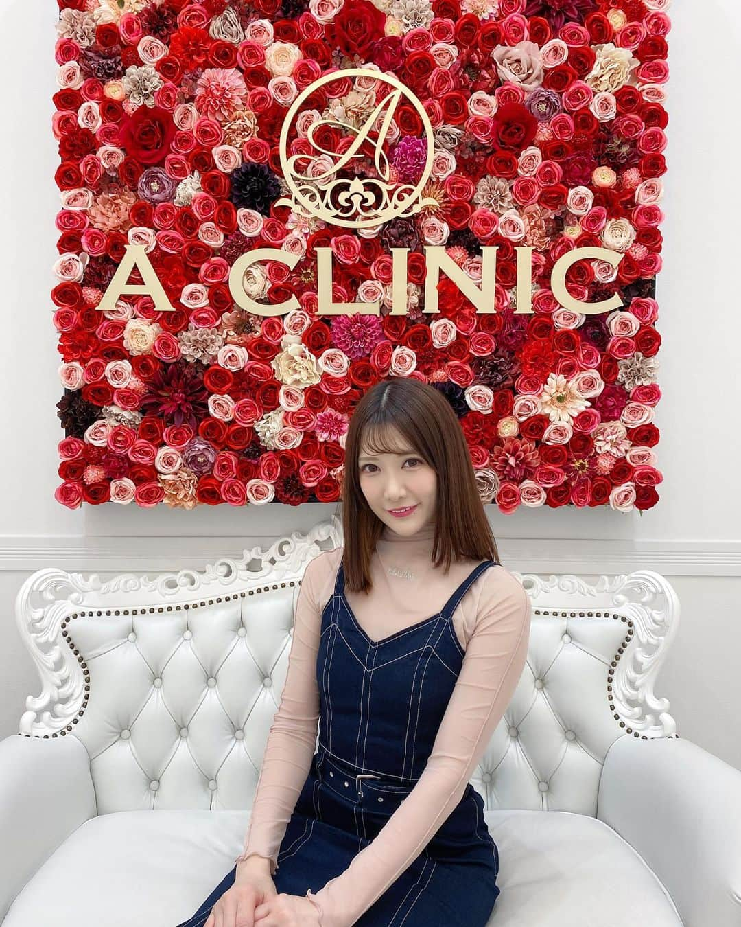 小峰みこさんのインスタグラム写真 - (小峰みこInstagram)「昨日はAクリニック新宿院さん @aclinic_shinjuku にて、片桐先生 @aclinic_katagiri に、フェイスラインのもたつきを改善してもらうためAスレッドをしていただきました！ ビフォアフ見て一目瞭然、ほっぺの横の線が消えた🙌✨ 去年開院したばかりの院内は全てが新しく、清潔感のある内装でリラックスできました！ 片桐先生はテキパキ仕事こなしてくださって、あっという間に施術が終わったよ！ 次は、Aクリニックで期間限定キャンペーン中のポテンツァがすごく気になってるー👀✨  #aスレッド #糸リフト #aclinic #aclinic銀座 #aclinic横浜 #aclinic新宿 #aclinic名古屋 #aclinic大阪 #aclinic福岡#aclinic池袋 #aclinic仙台 #aクリニック #エークリニック #小顔 #スレッドリフト #小顔整形 #たるみ改善   #リフトアップ #美容外科 #美容皮膚科 #美容クリニック #片桐大佑」11月12日 14時14分 - mico_19911201