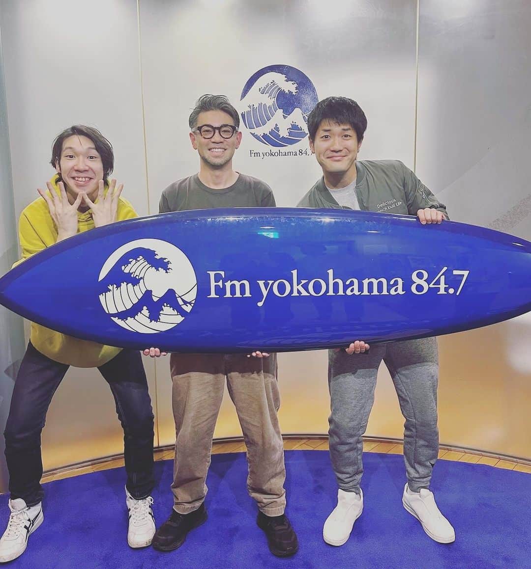 河口恭吾のインスタグラム：「私のラジオ番組に今週来週と新曲『今日を本気で生きているかい』のMVに出演してくださった太鵬のがえちゃん、太郎さんをゲストをお迎えします。  M-1の前の貴重な時間を割いてもらって感謝です。  ネタも面白いし、人柄も良いし、大きく羽ばたいて欲しいです！  今夜12時から FM横浜coastline 84.7をぜひお聴きください。radikoでもお聴きいただけます。  #芸人太鵬　#太鵬M1 #fm横浜coastline847」