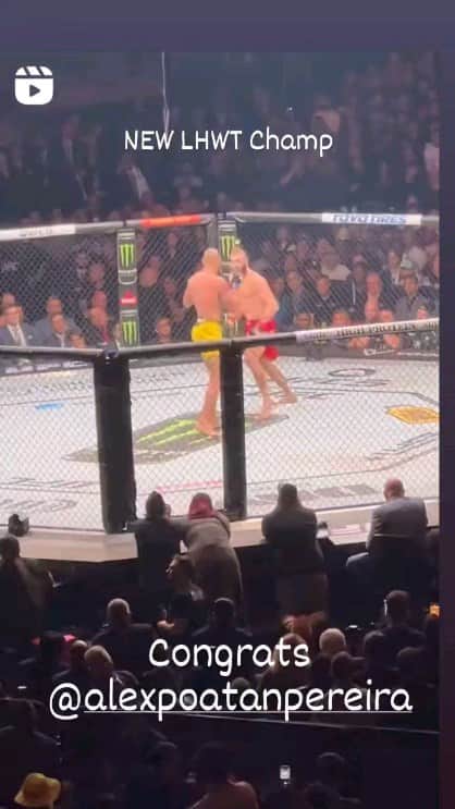 ロイ・ネルソンのインスタグラム：「Congrats to the new LHWT Champ 🏆  @alexpoatanpereira   Team @gloverteixeira」