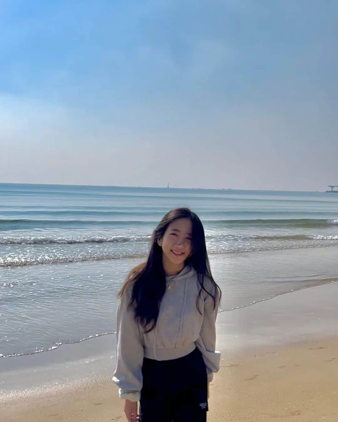 イ・チェミのインスタグラム：「#바다다 🌊  #부산 #추억하기 #챔챔」