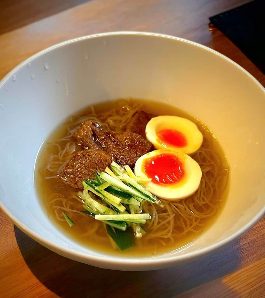 南美希子のインスタグラム：「お昼を食べていなかったので、有り合わせのもので韓国冷麺を作ってみた。キムチがなかったのは画竜点睛を欠くけれど。 #冷麺」