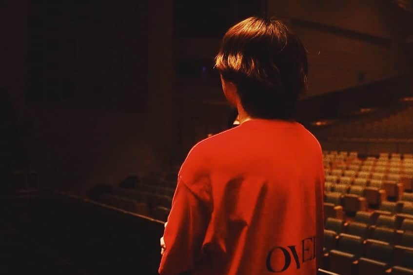 三浦大知のインスタグラム：「OVER TOUR 岐阜 久しぶりの岐阜ライブ 皆さんの熱量にのせられてどんどんとボルテージが上がっていくような熱い時間でした 最高に楽しかったです 有難うございました☺️ 次は仙台2days 2日目はまだ若干数チケットありますので、お近くの方も、そうでない方も、是非😎 会場でお待ちしています👍 #daichimiuralivetour2023  #OVER #岐阜 #サプライズでoguriとhibikiくんが来てくれた #有難う🥳」