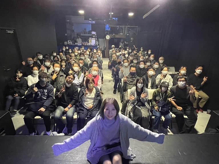 H-el-ical//のインスタグラム：「⁡ YouTube『Hikaru ch.』開設1周年を記念してのイベント 『Hikaru ch. 1st Anniversary Event』 ⁡ 会場に足を運んでくださった皆さん、 ありがとうございます！ 気持ちを飛ばしてくださった皆さん、 ありがとうございます！ ⁡ 今回はライブではなくイベントということで、 トークがメインで、最後にミニライブ。 皆さんと楽しい時間が過ごせるように 友人の力も借りながら進めました。 動画でもお世話になっているAちゃん(一般人です) にはトークの進行もしてもらったり🐼 ⁡ 皆さんからアンケートを通していただいた質問や 今後のYouTubeへのリクエストに応えるコーナーでは、 なるほどと思うこともたくさんありました！ 紹介しきれなかった分も含めていただいたものはこれからじっくり読ませていただきます💌 ⁡ 皆さんとのゲームは、皆さんが出してくれるヒントになんとか食らいつこうと頭フル回転😂 ヒントを出す側も答える側も頭を使うゲームでしたね！ ⁡ ミニライブは3曲、 ⁡ 昼公演 Awe Escape Treasure ⁡ 夜公演 Flow Survivor Treasure ⁡ 歌はカッコつけられるから(笑) ある意味いつも通り演らせていただきました🔥 ⁡ 全体的にはゆるゆるとしたイベントでしたが 楽しんでいただけていたら幸いです🍀 ⁡ トークパートは一部YouTubeで生配信して、 まだ残してあるので、雰囲気など気になる方は 是非見てみてください(*´꒳`*) ⁡ ⁡ ⁡ かっちりやるのは音楽のステージで、 SNSは基本ゆるゆると"会話"する場所として 継続を大切にしようと思っています。 ⁡ ちなみに、自分のSNS X (旧Twitter)→生存確認 Instagram→写真がある時 YouTube→ゆるゆるとプライベートや活動の一部・裏側を共有する場所 Music Champ→リアルタイムで繋がる場所 という形です！ ⁡ YouTubeに関して 撮影環境や機材が整っているとは言えない状態なので 見づらいところ等もあると思うのですが💦 2周年を迎えられるように 出来る限り精一杯続けていきたいと思います🙇🏻‍♀️ ⁡ ⁡ 写真を撮るという習慣が まだ上手く身に付かない自分ですが😅 Instagramも頑張ります📸」
